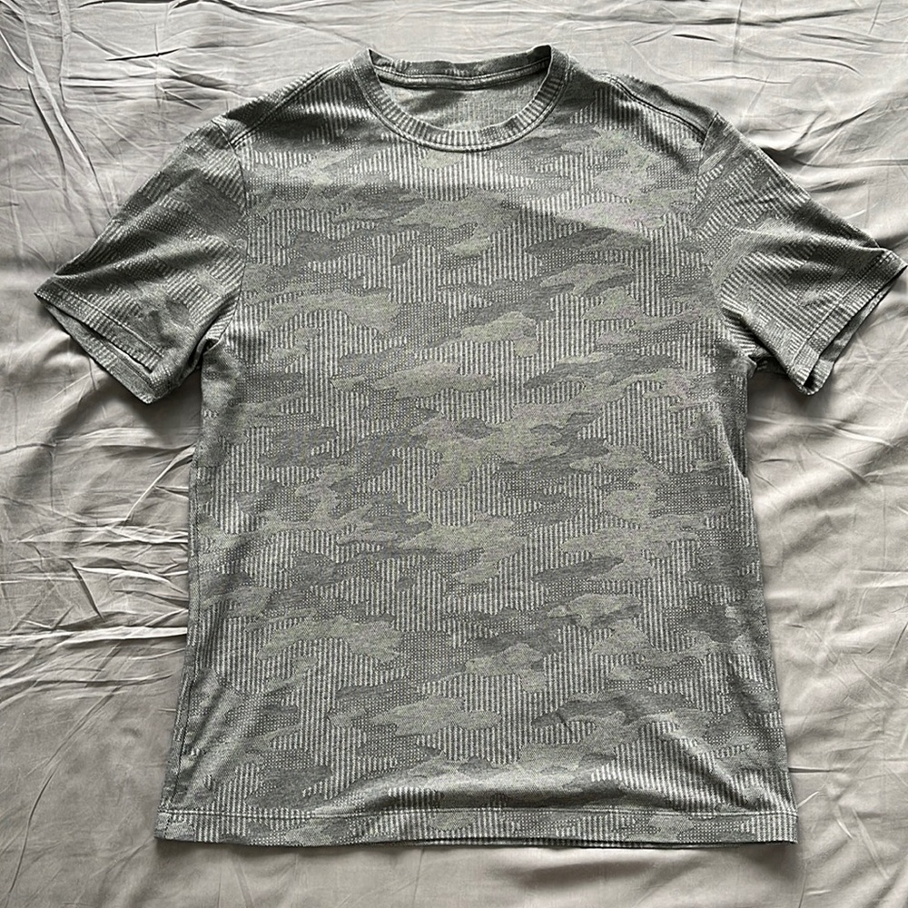 Lululemon Men's Grey/Camo T-Shirt